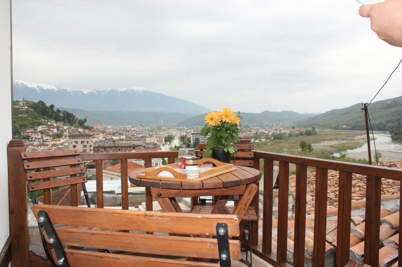 Guesthouse Arjan Berat Exterior foto