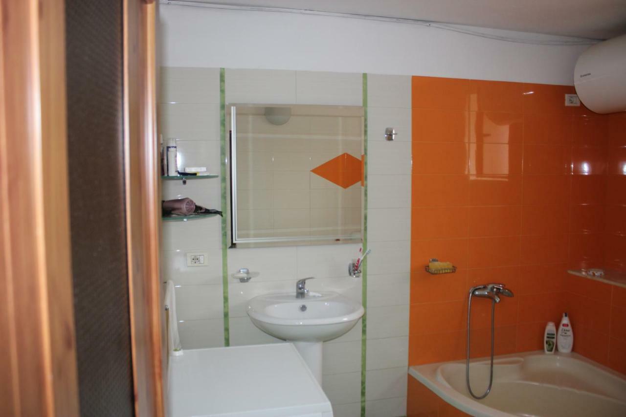 Guesthouse Arjan Berat Exterior foto