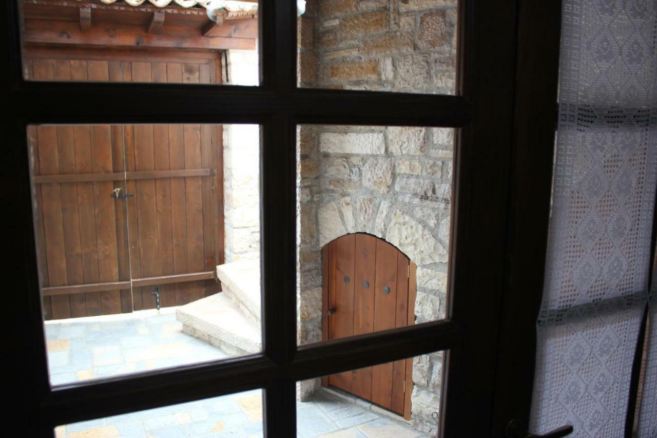 Guesthouse Arjan Berat Exterior foto