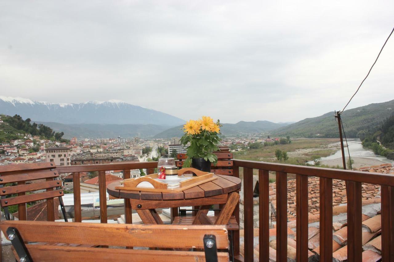 Guesthouse Arjan Berat Exterior foto