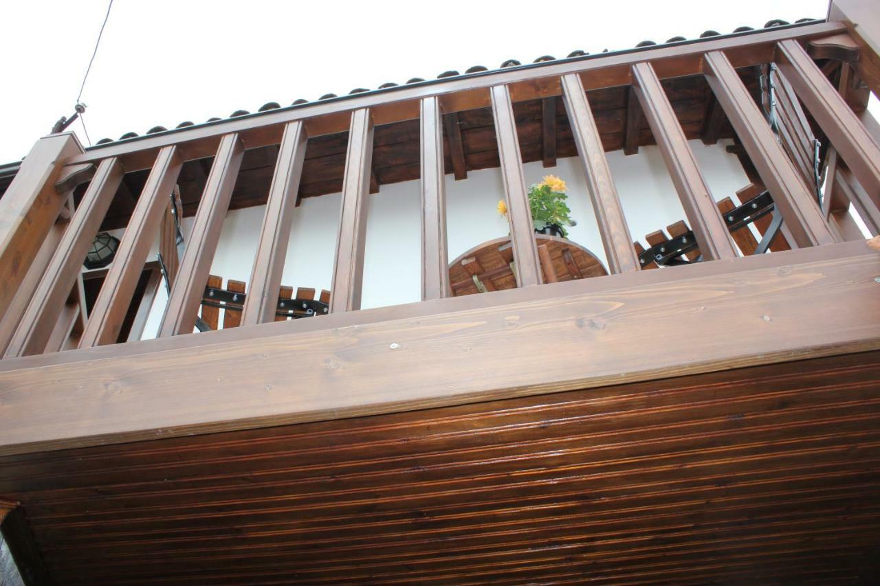 Guesthouse Arjan Berat Exterior foto