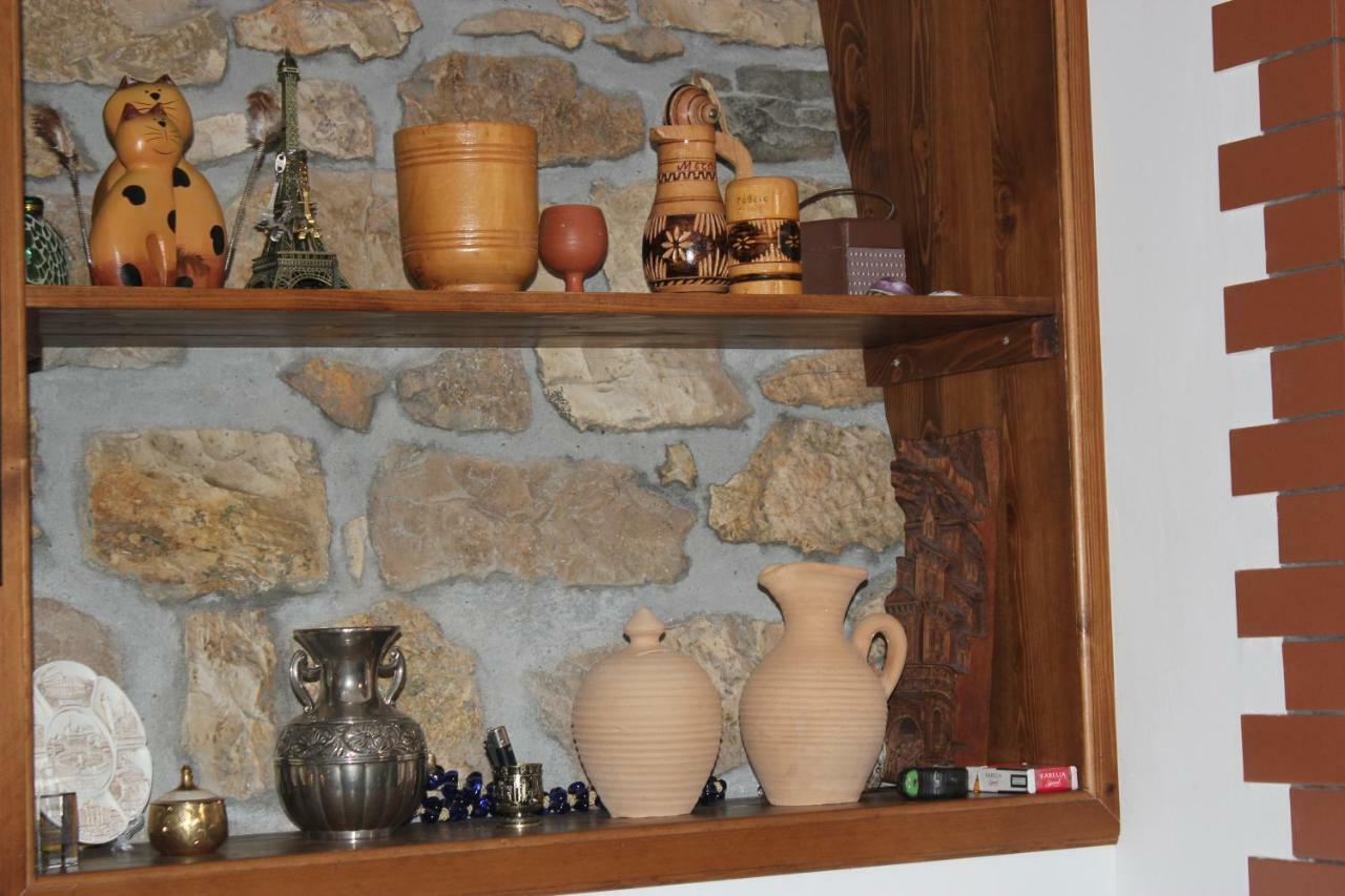 Guesthouse Arjan Berat Exterior foto