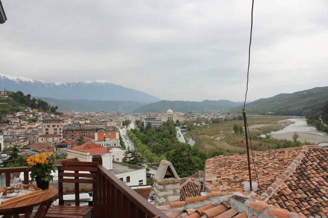 Guesthouse Arjan Berat Exterior foto